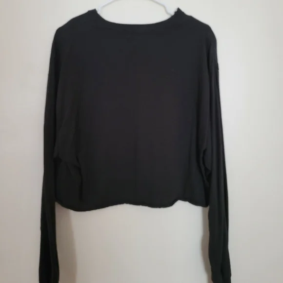 Long Sleeve Crop Top - Picture 2 of 2